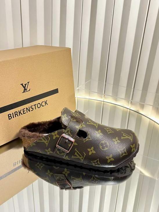 Picture of Louis Vuitton Slippers _SKULVsz35-46mnq11061076